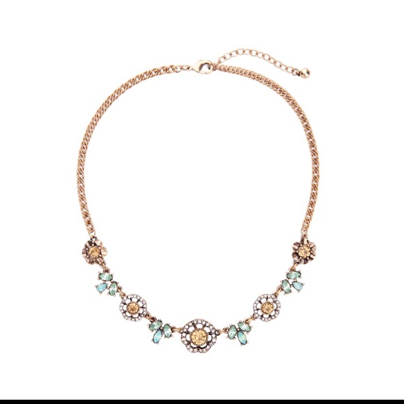 Jewelry - Beautiful Crystal, Glass Flower Necklace.